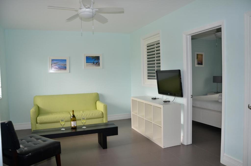 Hollywood Beachside Boutique Suites