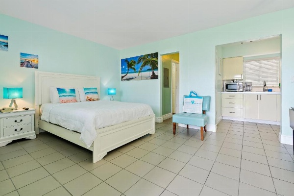 Hollywood Beachside Boutique Suites image 13